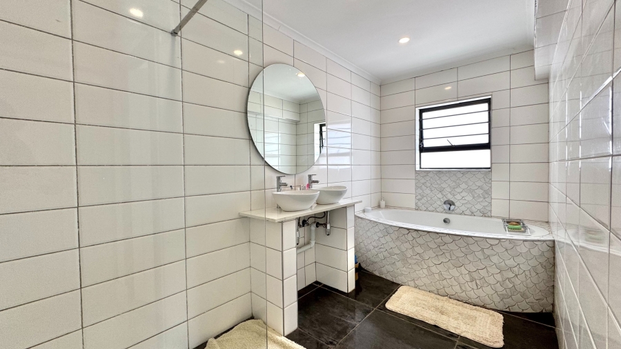 4 Bedroom Property for Sale in Fairview Golf Estate Western Cape